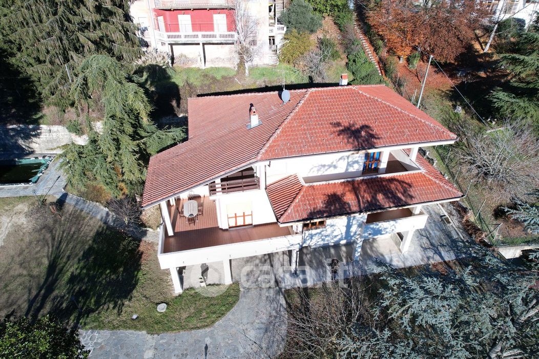 Villa in Affitto in a Mombercelli