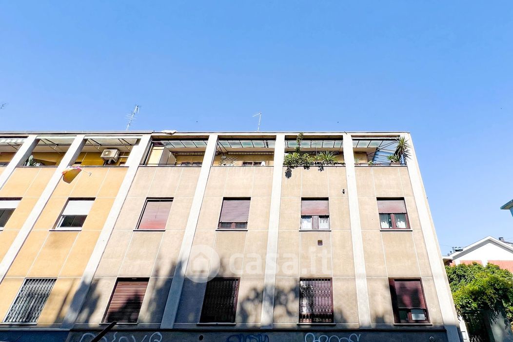 Appartamento in Vendita in Via Desenzano 19 a Milano