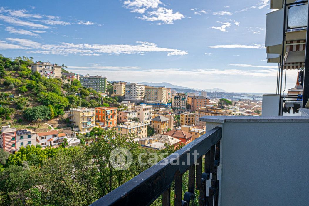 Appartamento in Vendita in Piazzale dei Glicini a Genova