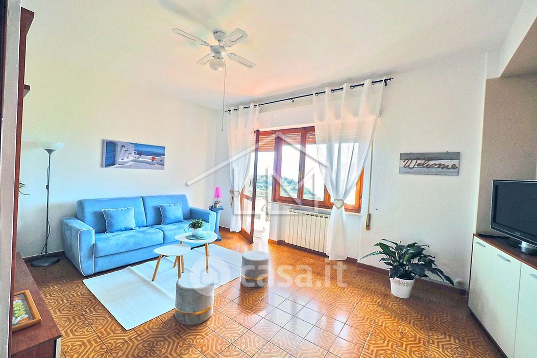 Appartamento in Affitto in Via Pianelloni a Lerici