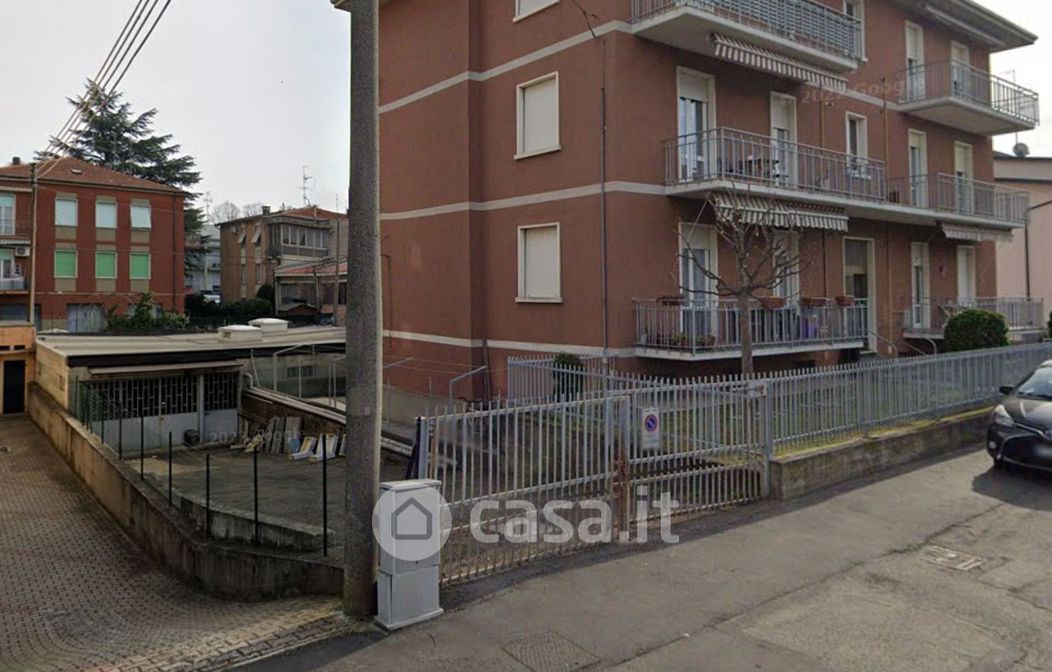 Magazzino in Vendita in Via Antonello da Messina a Parma