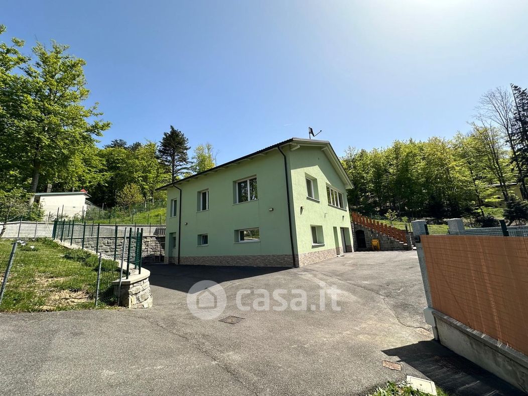 Villa in Vendita in Via Dino Zenzocchi 25 a San Benedetto Val di Sambro