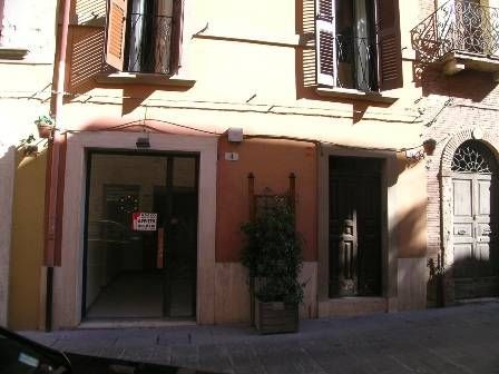 Negozio/Locale commerciale in Affitto in Via Terenzio Varrone 4 a Rieti