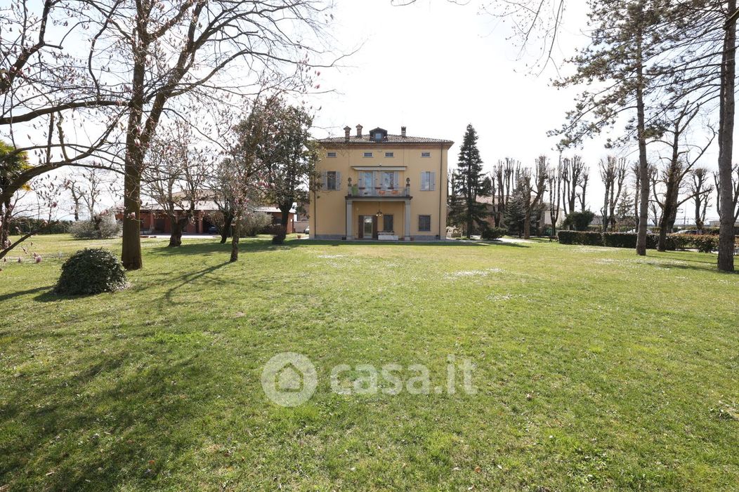 Villa in Vendita in Strada della Mussina a Piacenza