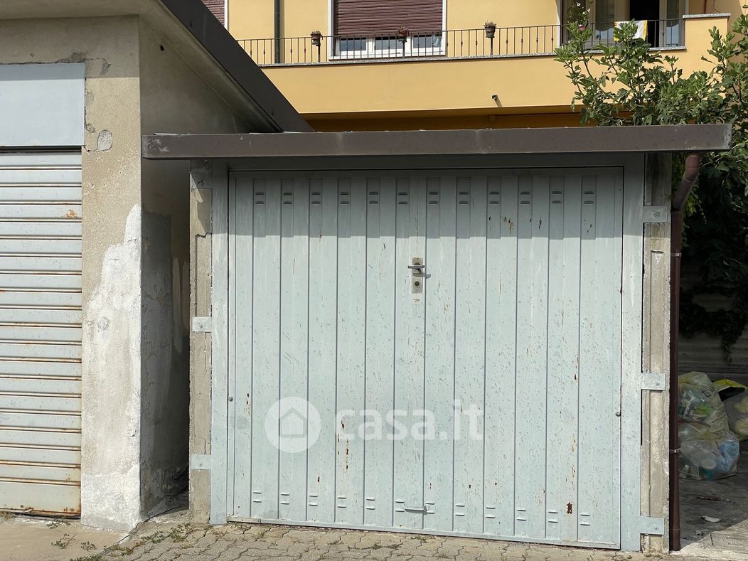 Garage/Posto auto in Vendita in Via Cesare Correnti 44 a Seregno