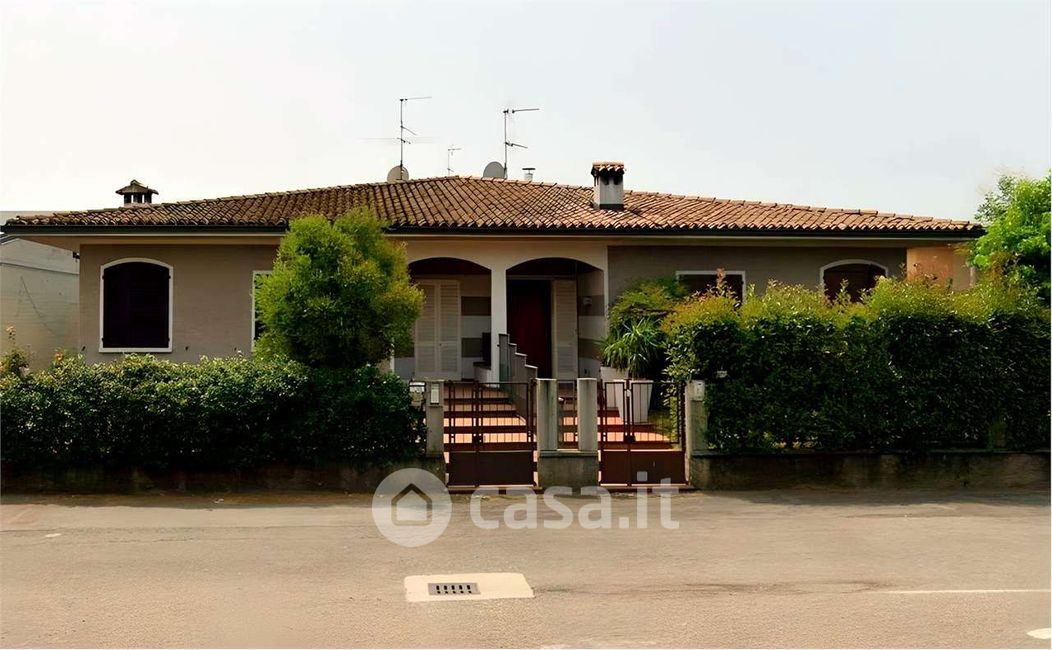 Casa Bi/Trifamiliare in Vendita in Via Vittorio Veneto a Verolavecchia