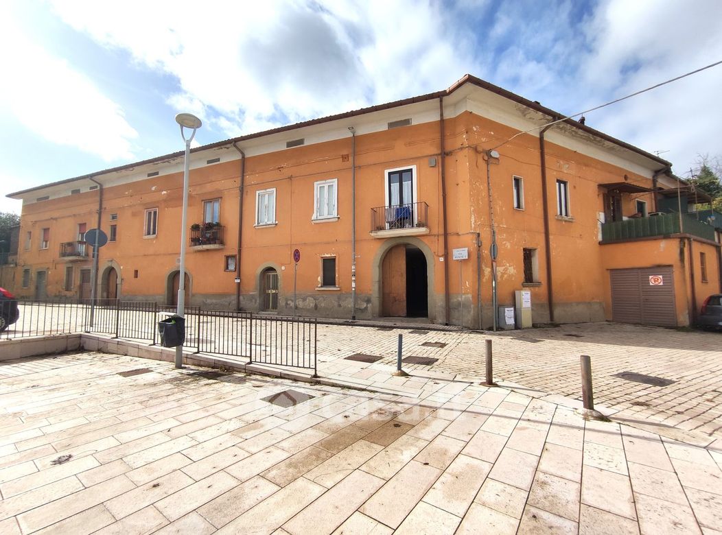 Palazzo in Vendita in Ponte Primo 76 a Avellino