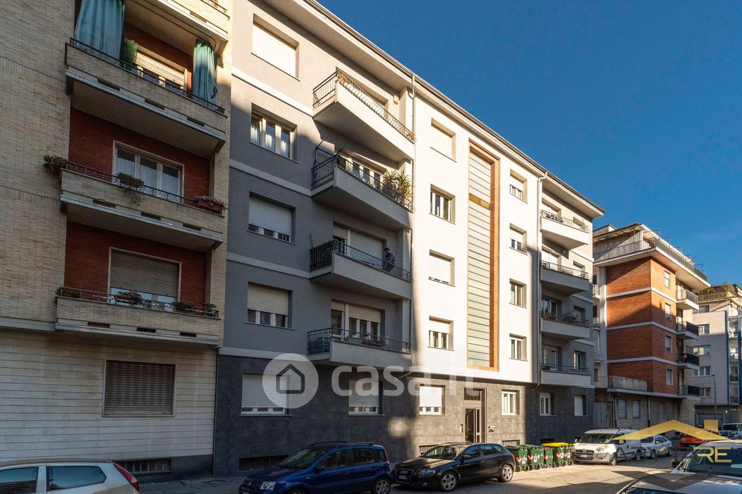 Appartamento in Vendita in Via Montezemolo 26 a Torino