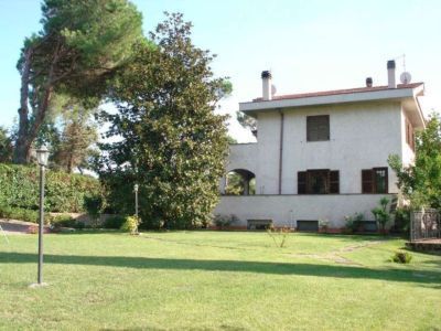 Casa Bi/Trifamiliare in Vendita in Via Roberto Mazzucco a Roma