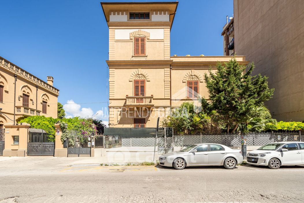 Appartamento in Vendita in Via Imperatore Federico 38 a Palermo