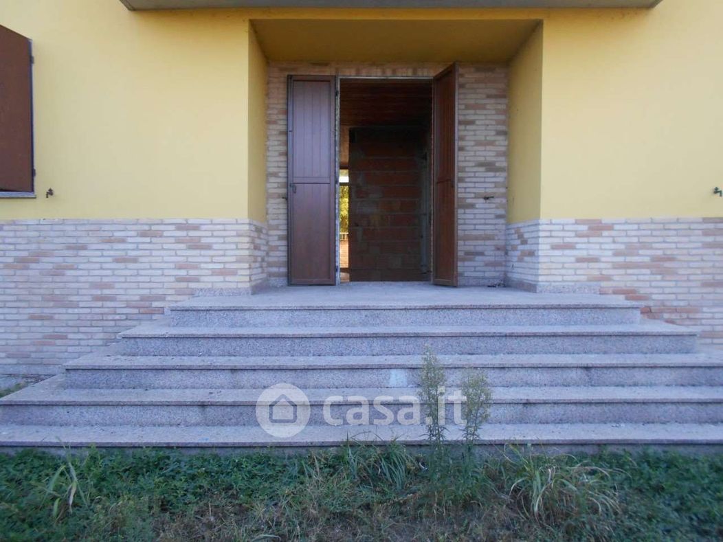 Villa in Vendita in Stradello Lenzini a Modena