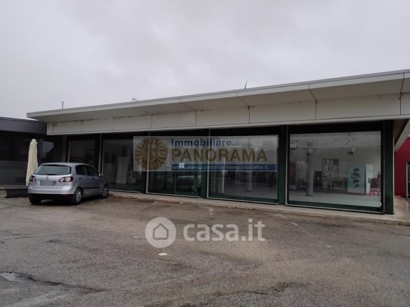 Negozio/Locale commerciale in Affitto in Via del Commercio a Ascoli Piceno