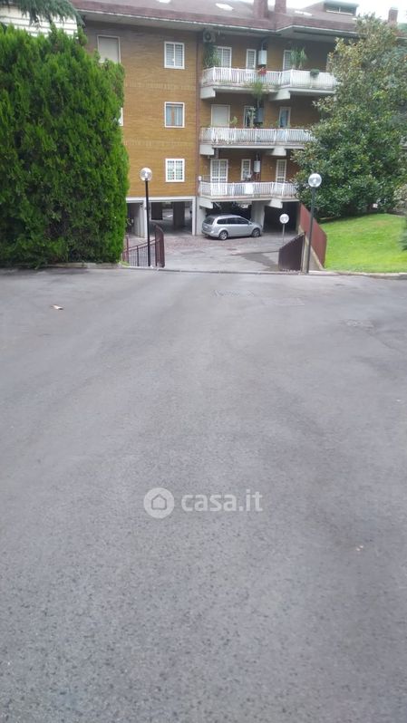 Garage/Posto auto in Vendita in Via Enrico Bondi 75 a Roma