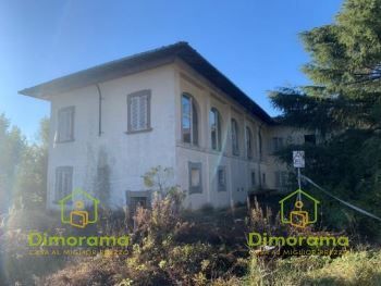 Villa in Vendita in Via di Sant'Alessio a Lucca