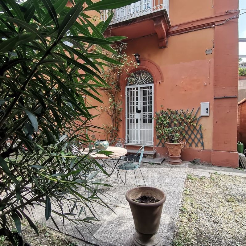 Villa in Vendita in Via Livio Zambeccari 5 a Bologna