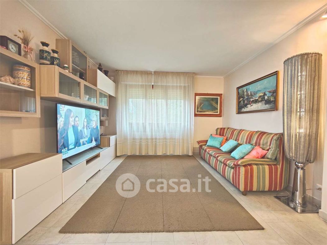 Appartamento in Vendita in Via Angelo Orzali a Lucca