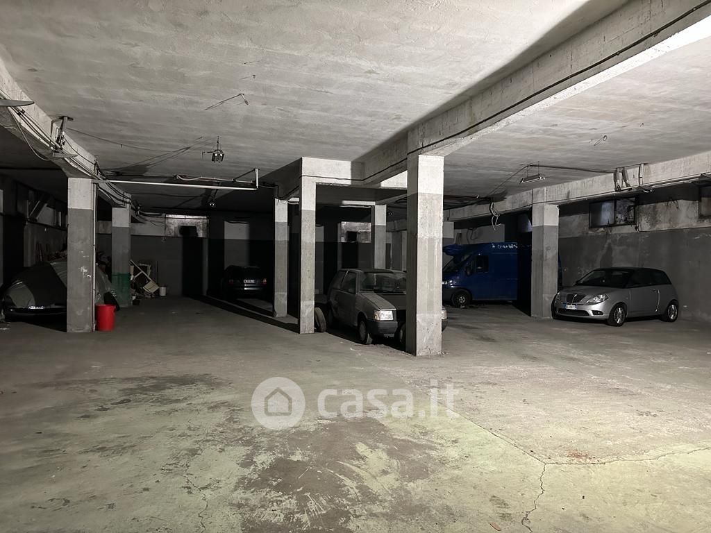 Garage/Posto auto in Vendita in Via Roma a Serravalle Scrivia