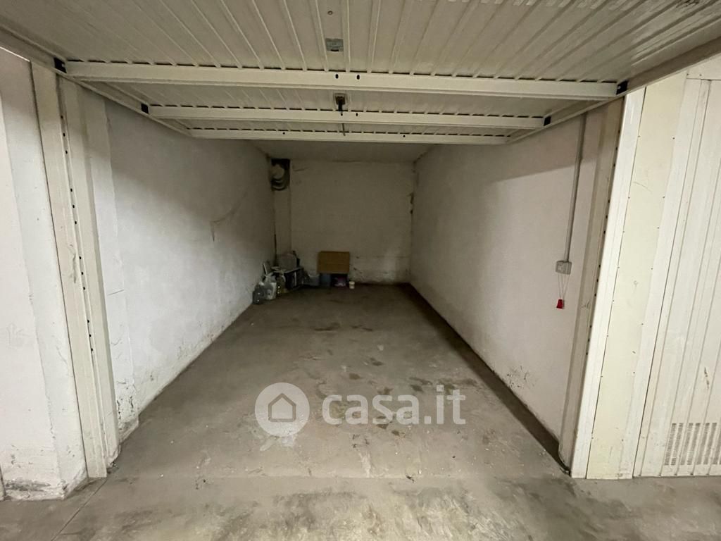 Garage/Posto auto in Affitto in Via Spazzilli a Giugliano in Campania