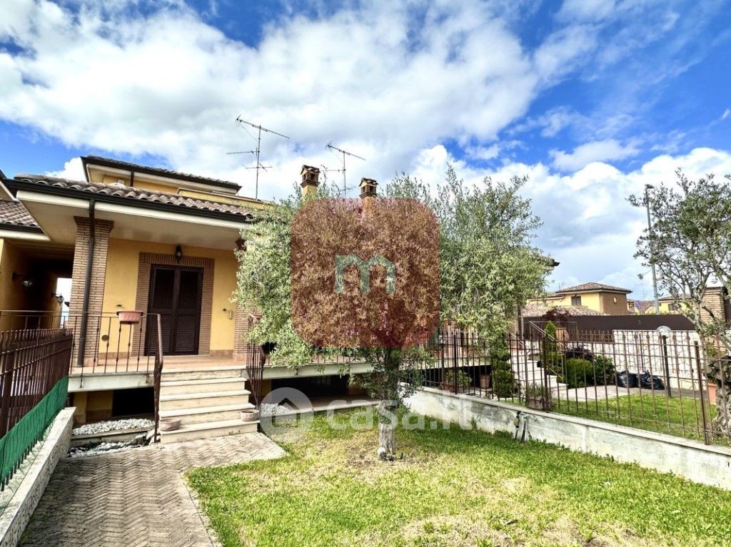Villa in Vendita in Via Antonio Gramsci a San Cesareo