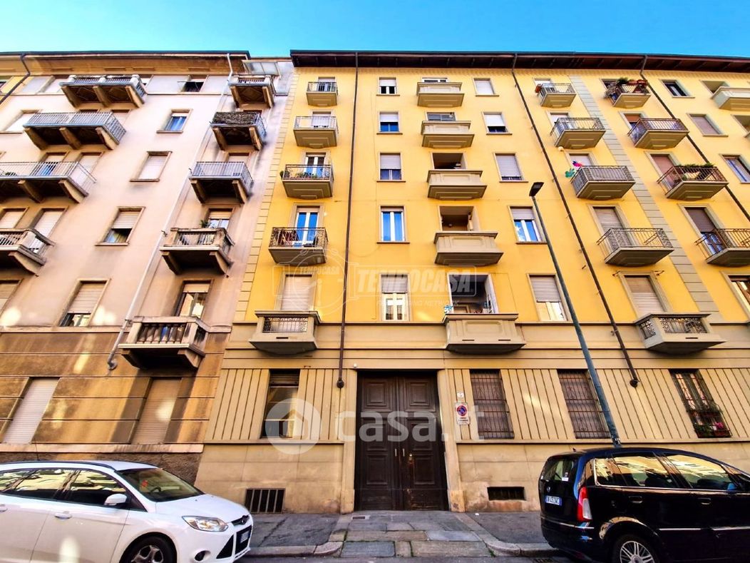Appartamento in Vendita in Via Arona 5 a Torino