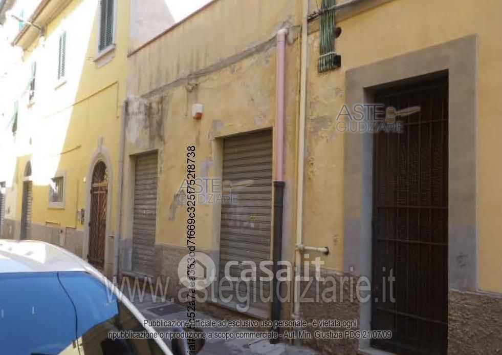 Negozio/Locale commerciale in Vendita in Via Felice Lotti 12 a Pontedera