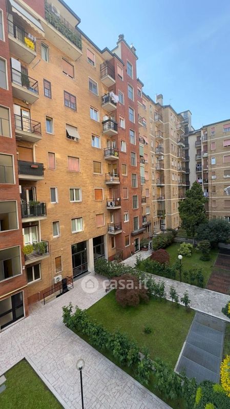 Appartamento in Vendita in Via Alfonso Capecelatro 10 a Milano
