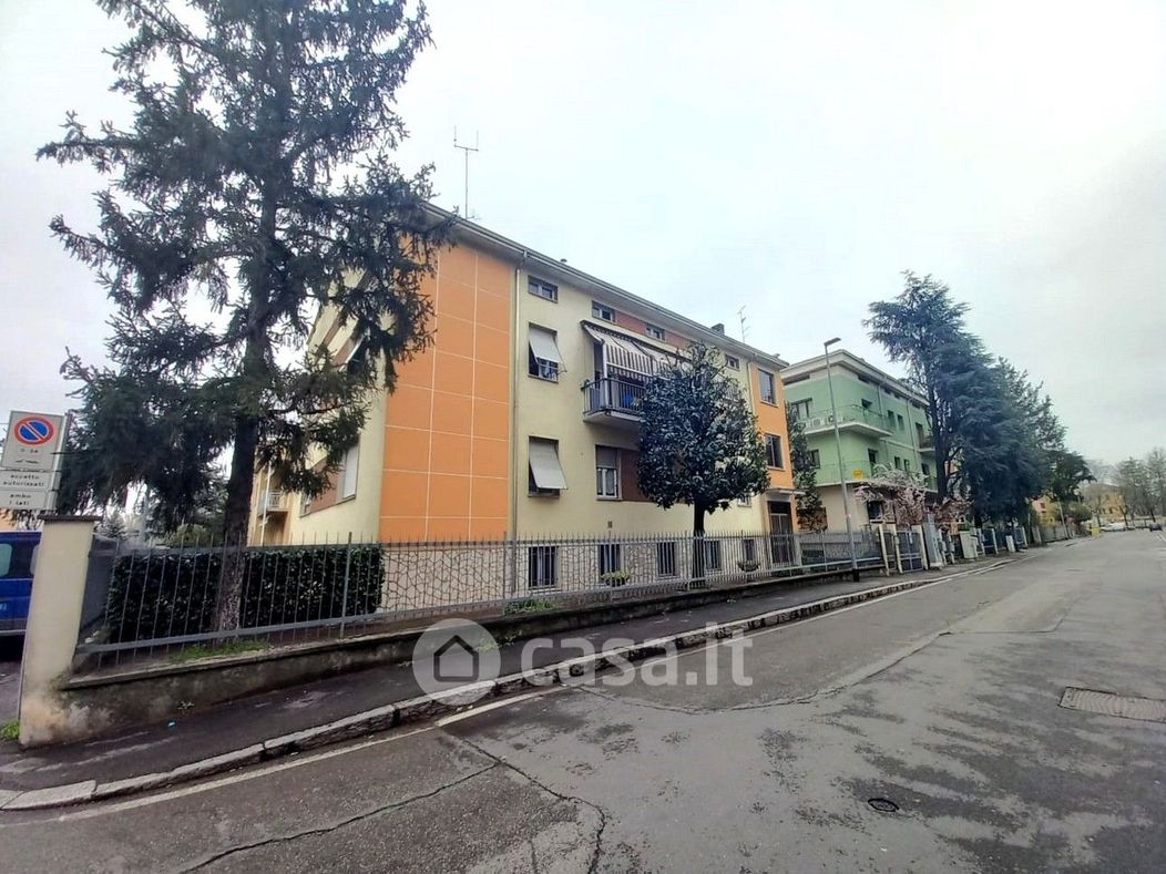 Palazzo in Vendita in Via Enrico Sartori 31 a Parma