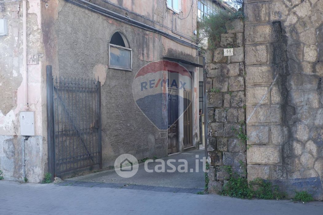 Casa indipendente in Vendita in Via Giuseppe Verdi 44 a Caserta