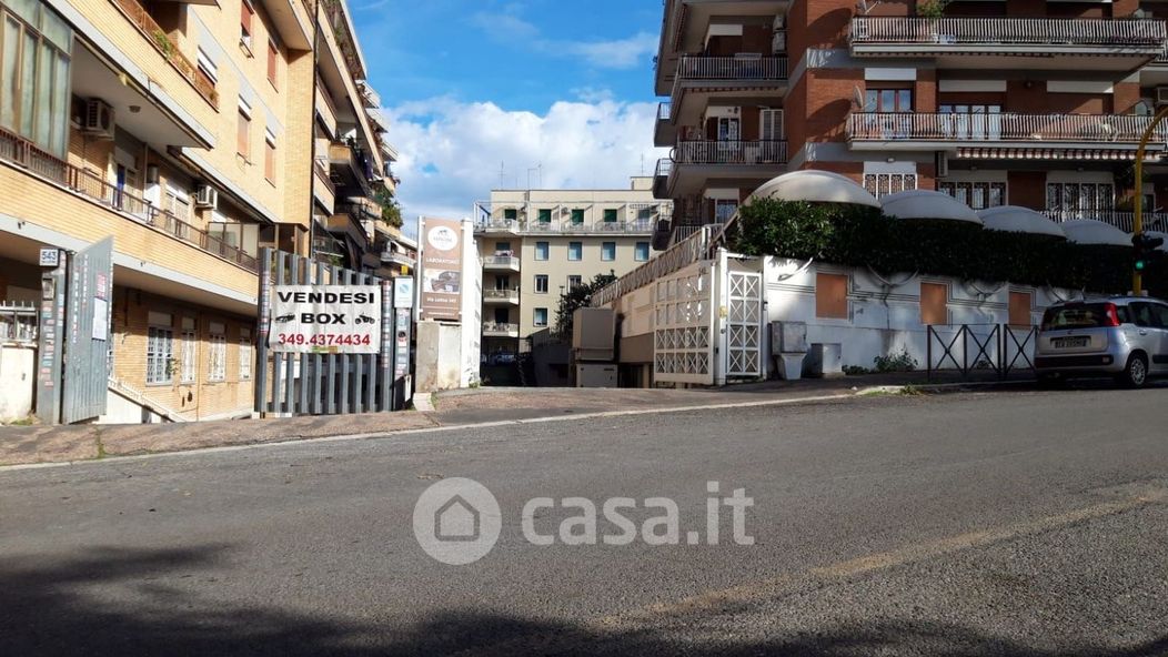 Garage/Posto auto in Vendita in Via Latina 543 a Roma