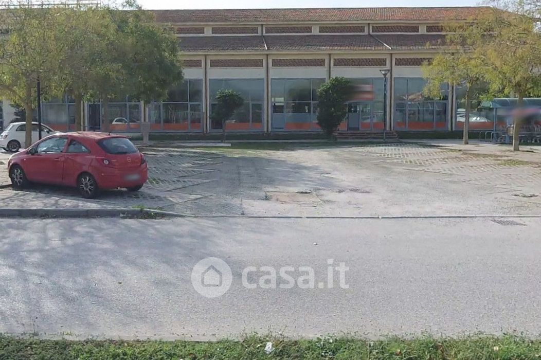 Negozio/Locale commerciale in Vendita in Via Grotta delle Fate 41 a Livorno