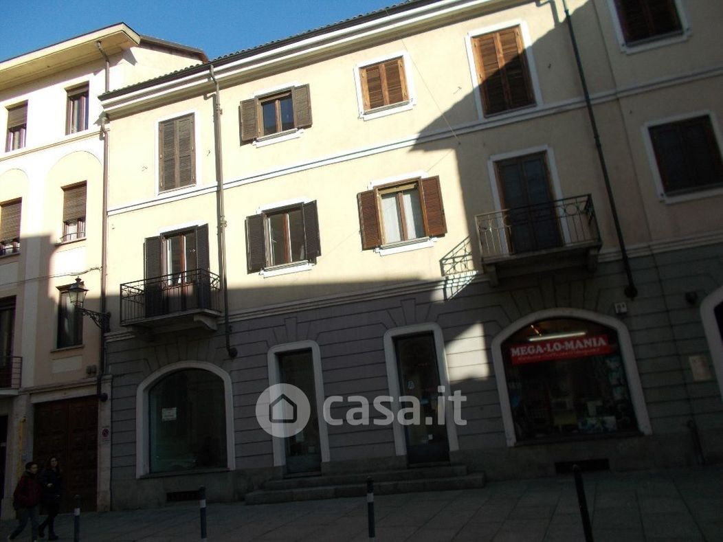 Negozio/Locale commerciale in Affitto in Via Galileo Ferraris a Vercelli