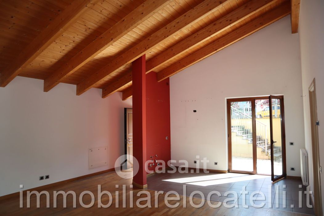 Appartamento in Vendita in Viale V. Veneto 43 a Sant'Omobono Terme