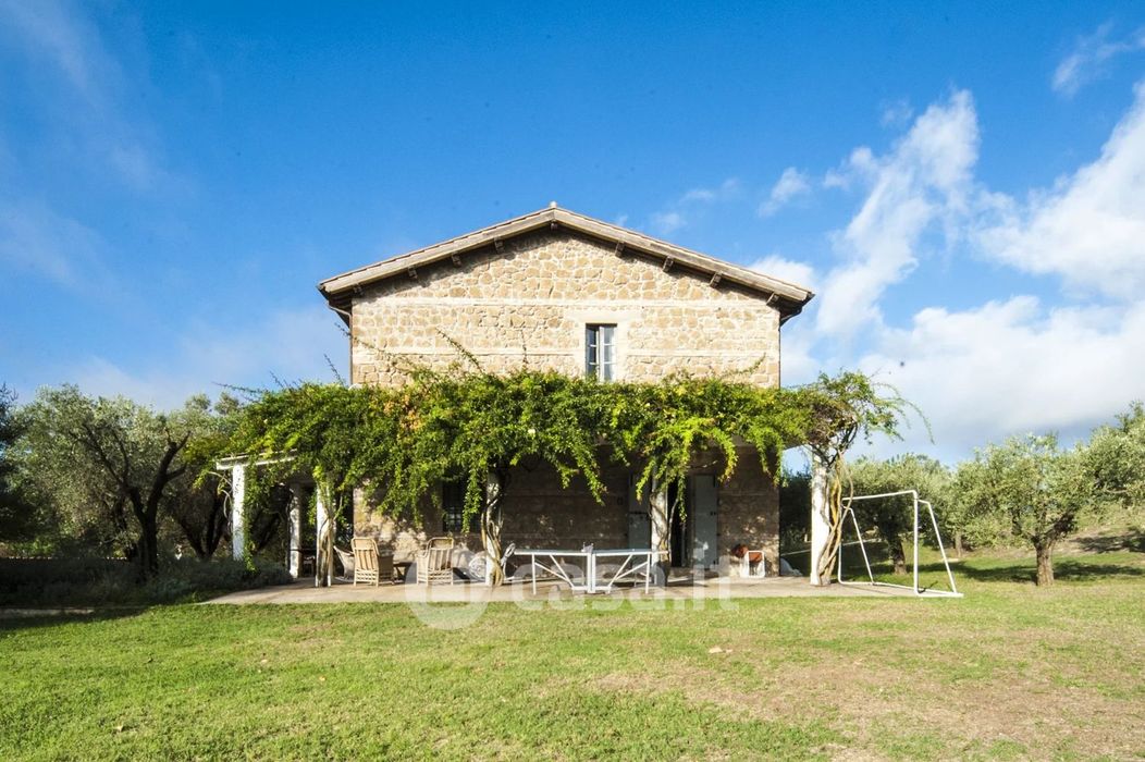 Villa in Affitto in Vocabolo Colle Sala a Magliano Sabina