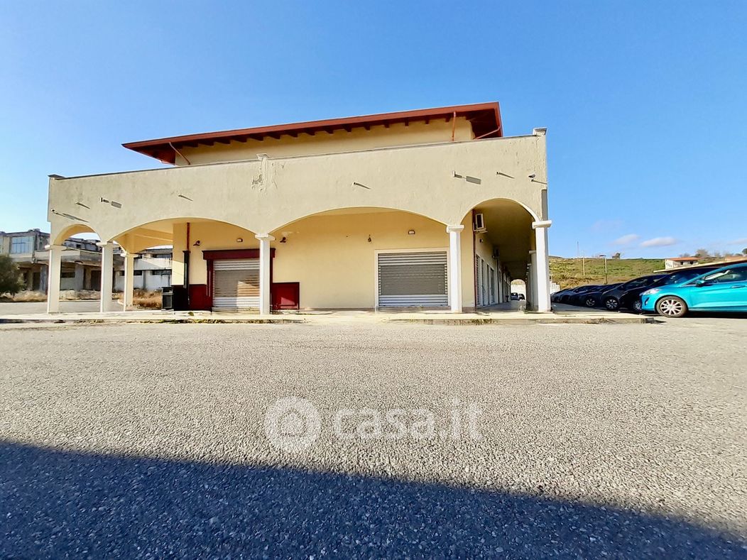 Stabile / Palazzo in Affitto in Località Località ss 106 a Sellia Marina