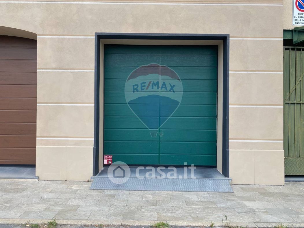 Garage/Posto auto in Vendita in Via Pra' 57 a Genova