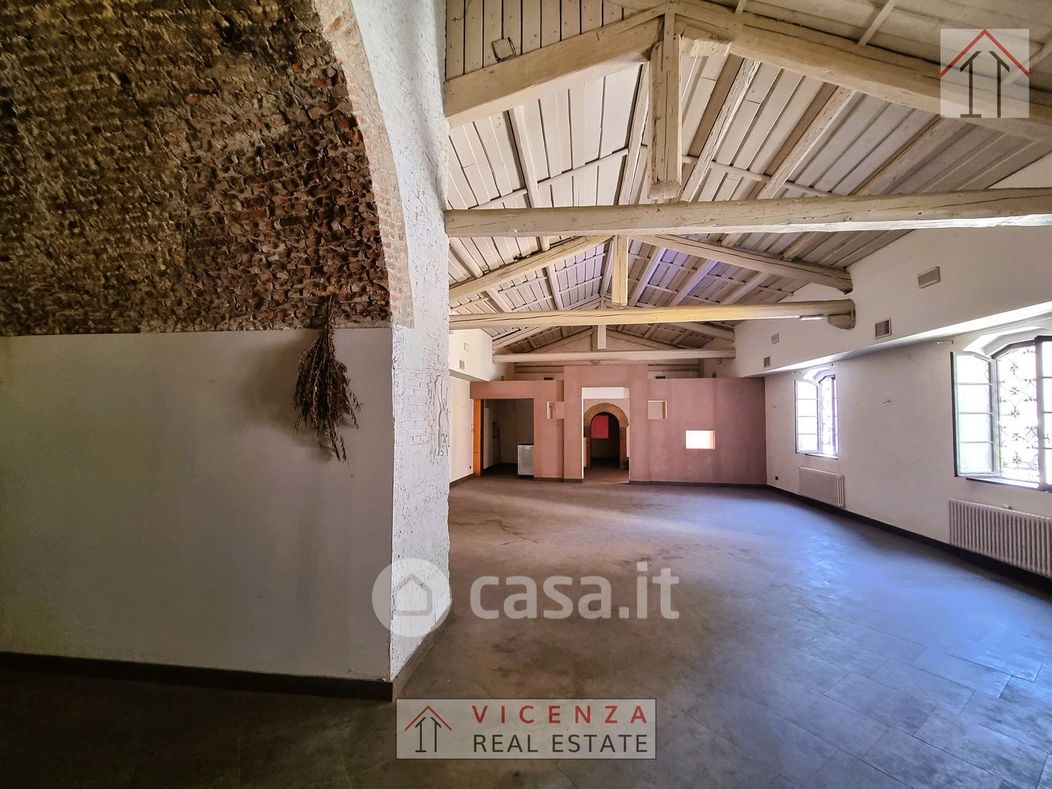Negozio/Locale commerciale in Vendita in Contra' Porta Padova 65 a Vicenza