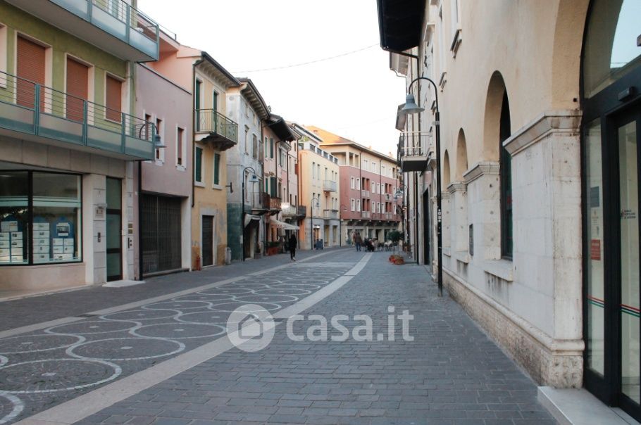 Negozio/Locale commerciale in Vendita in Via Andrea Mantegna a Bussolengo