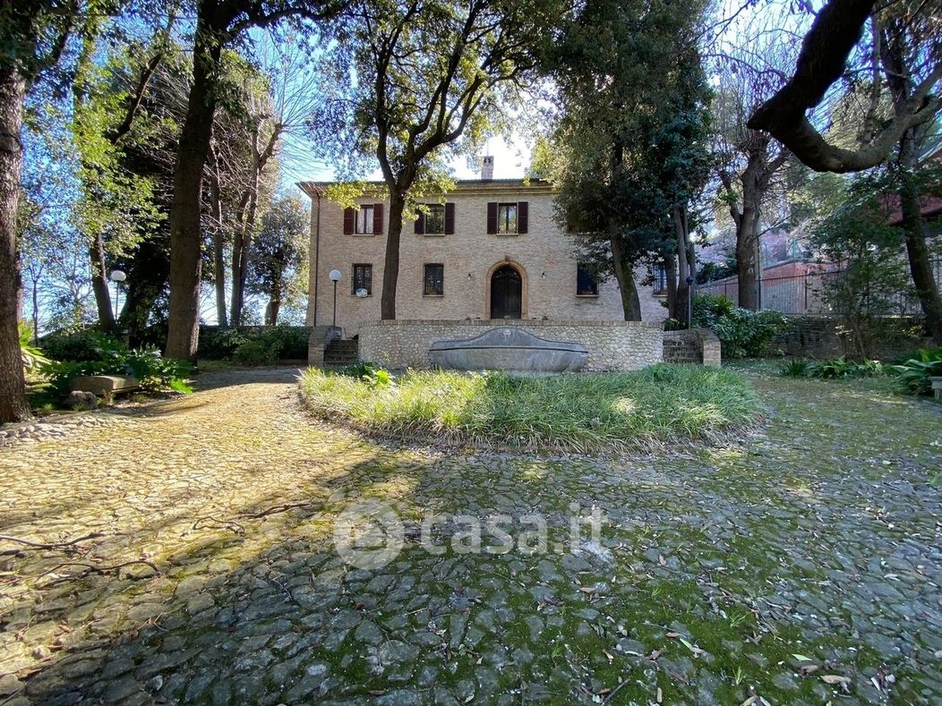 Villa in Vendita in Via Covignano 212 a Rimini