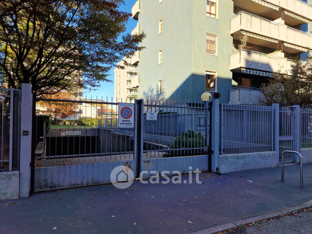 Garage/Posto auto in Affitto in Via Imperia 24 a Milano
