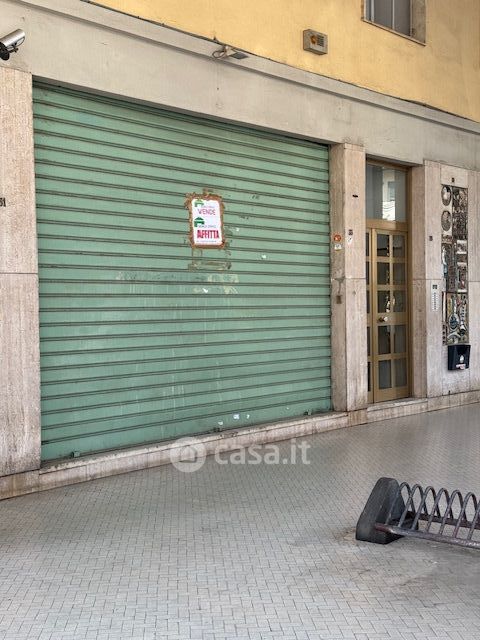 Negozio/Locale commerciale in Vendita in Via Po 33 a Arezzo
