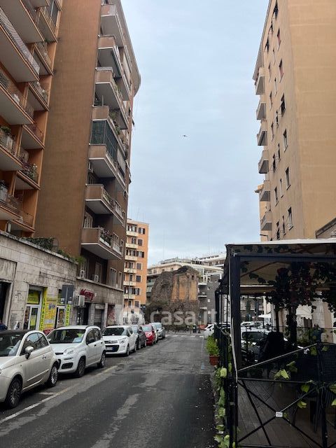 Negozio/Locale commerciale in Vendita in Via Scirè 10 a Roma
