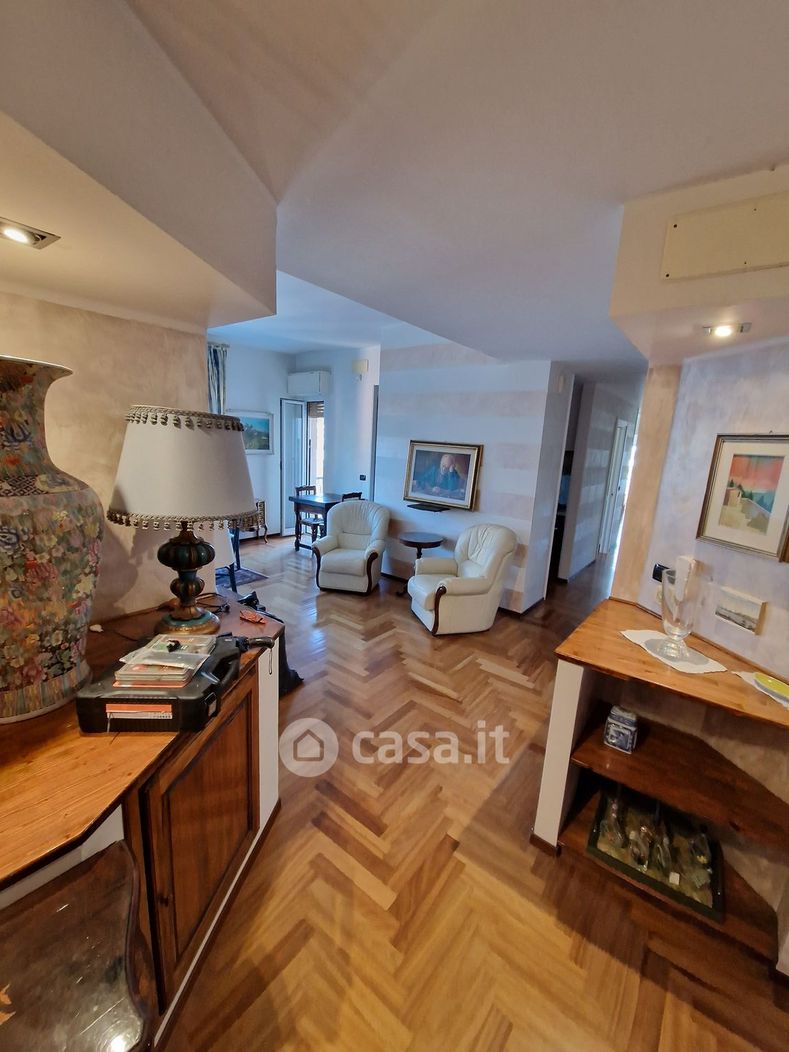 Appartamento in Vendita in Via Francesco Ravaschio 97 a Genova