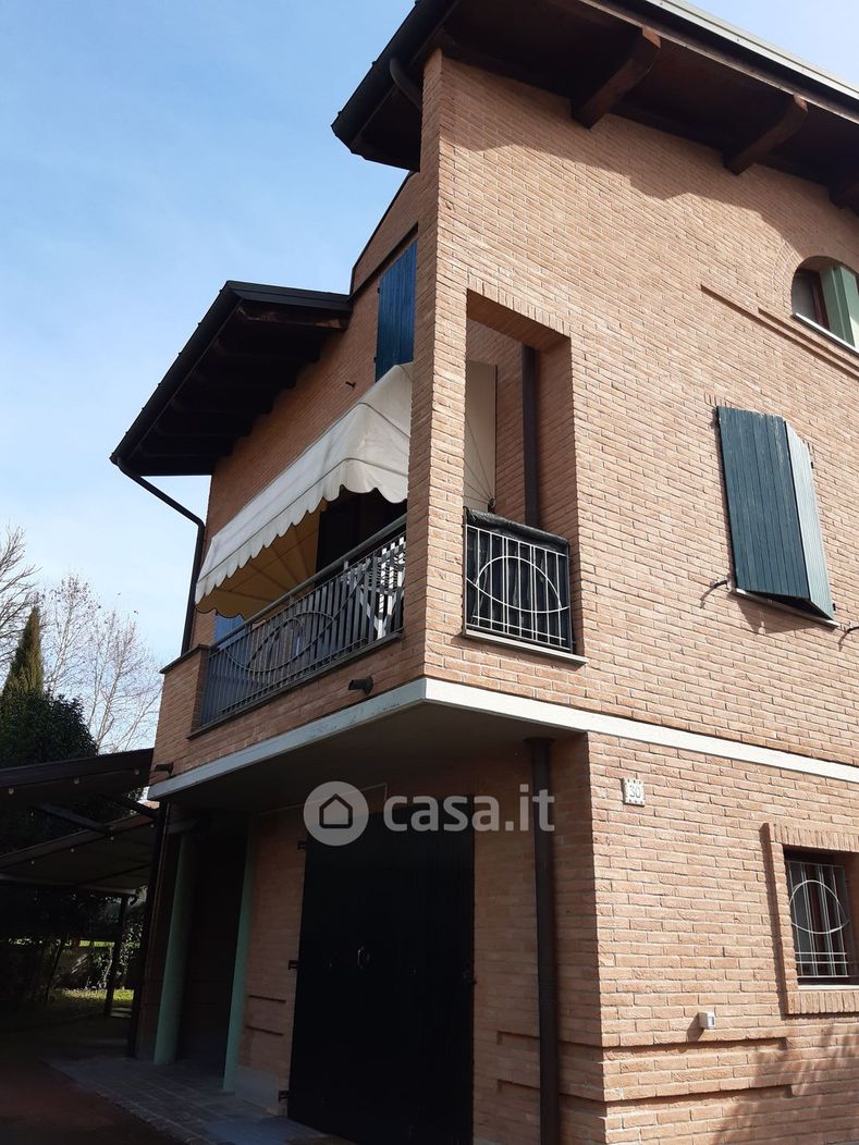 Casa indipendente in Vendita in a Modena