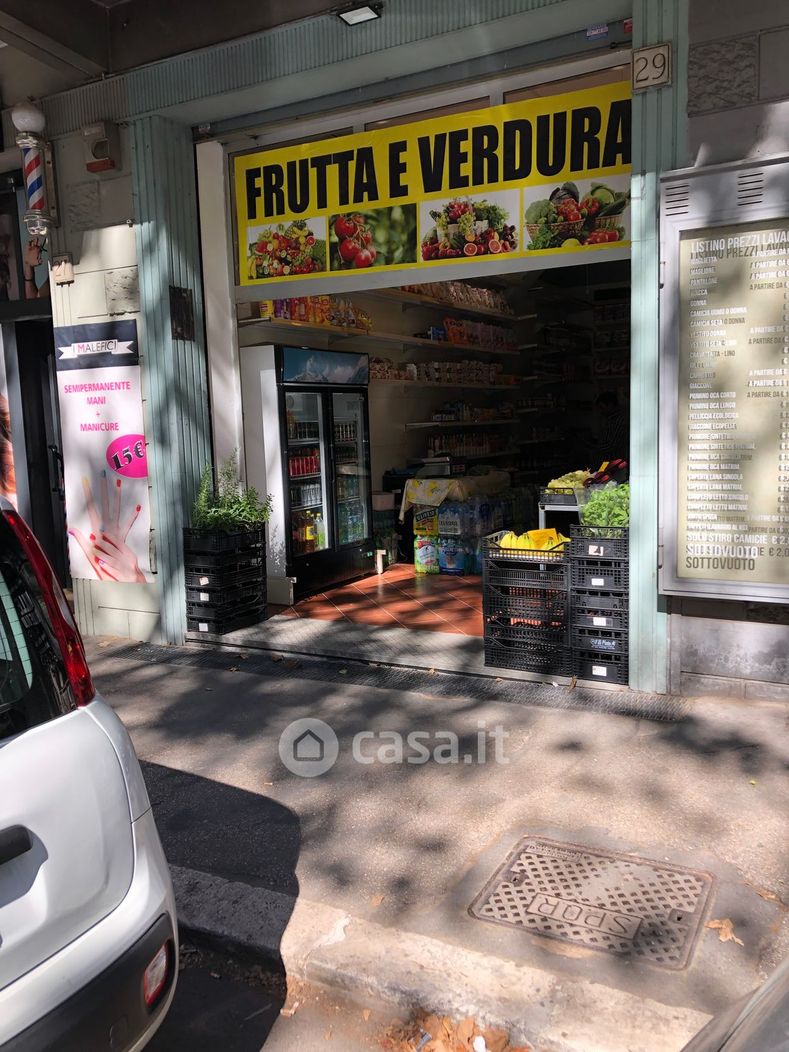 Negozio/Locale commerciale in Vendita in Via Nocera Umbra 29 a Roma