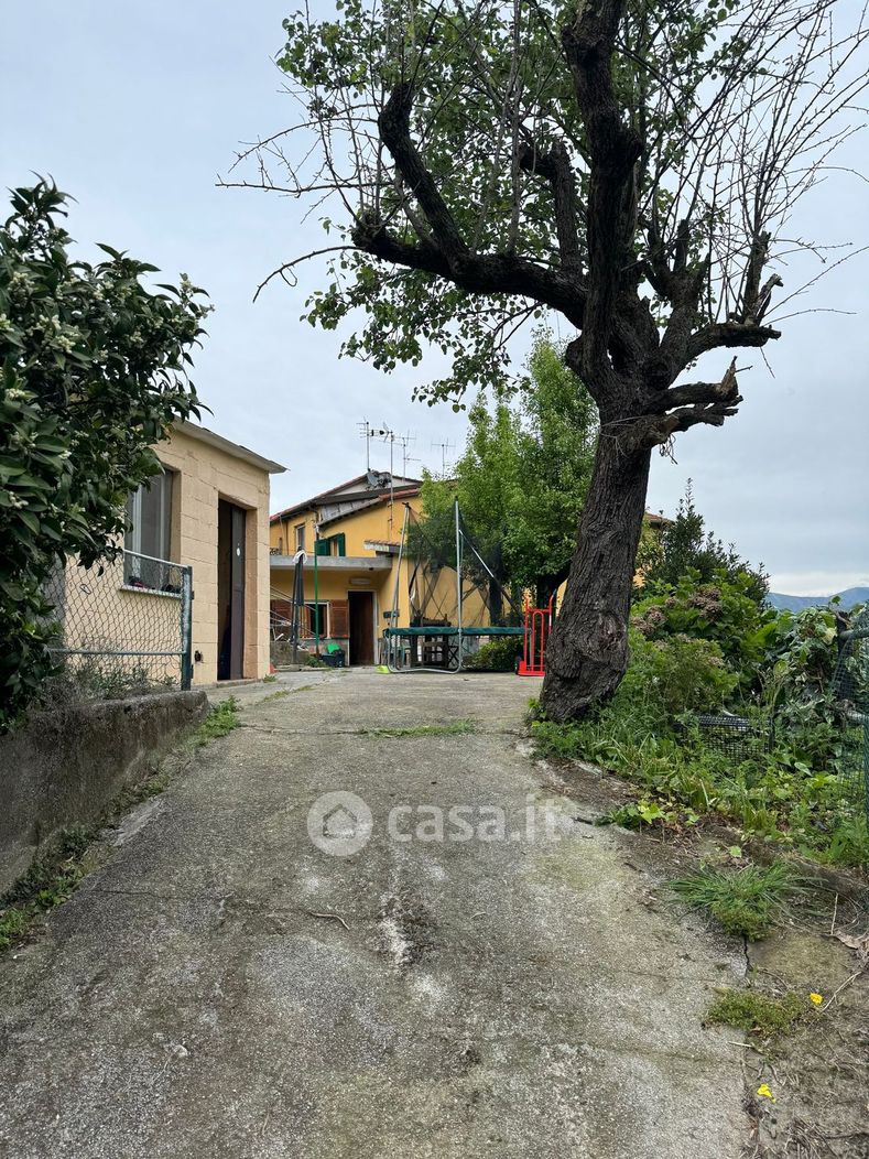Casa indipendente in Vendita in Salita Ronco 20 a Genova