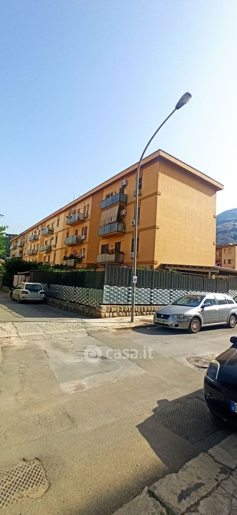 Appartamento in Vendita in Via Casteldaccia 1 a Palermo