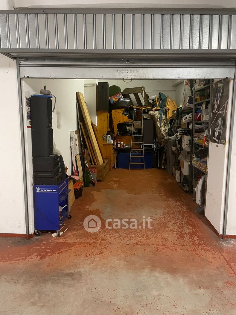 Garage/Posto auto in Vendita in Via pieve di cadore a Genova