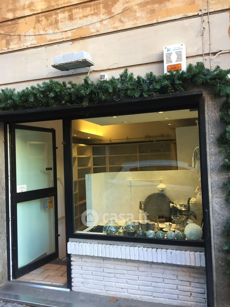 Negozio/Locale commerciale in Affitto in Via Domenico Cassini a Roma