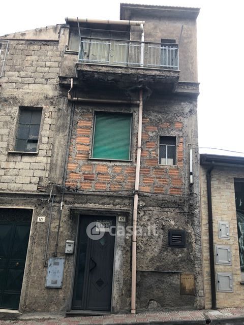 Appartamento in Vendita in Via Giuseppe Messina 129 a Bronte
