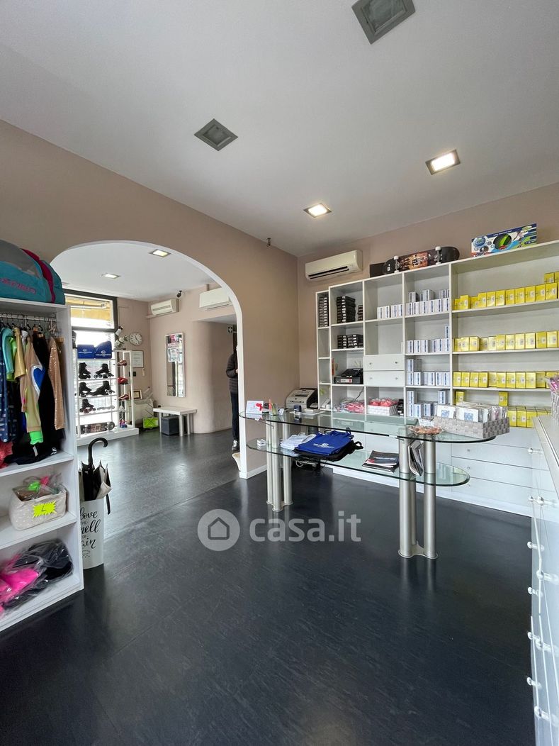 Negozio/Locale commerciale in Affitto in Via Montalese 353 /A a Prato